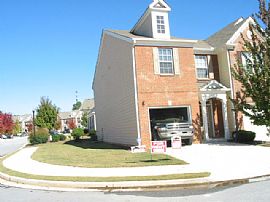 Beautiful Townhome, quiet community in Stone Mountain, GA