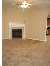 Beautiful Townhome, quiet community in Stone Mountain, GA (Photo 3 of 6)