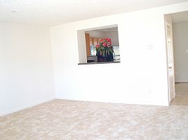 Luxury Townhome in Aberdeen, MD (Photo 2 of 5)