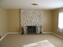 Spacious 3+2  house w/pool  in Winnetka, CA (Photo 1 of 6)