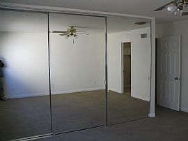 Spacious 3+2  house w/pool  in Winnetka, CA (Photo 5 of 6)