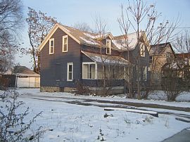 5 Bed,2 Bath House For Rent in Kalamazoo, MI (Photo 2 of 4)