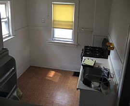 Great deal on a great apartment! in Cleveland, OH (Photo 2 of 3)