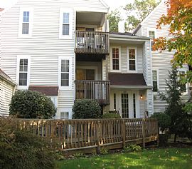 Excellent condo in the heart of elyria! in Elyria, OH (Photo 4 of 4)