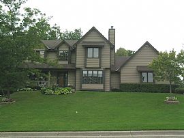 Executive 2-Story for Rent! in Burnsville, MN