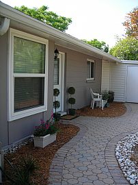 3 BR.  Stainless kitchen.  Wood floors.  in Sarasota, FL