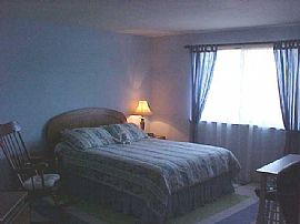 Lovely home on cul de sac in Kennydale, WA (Photo 6 of 6)