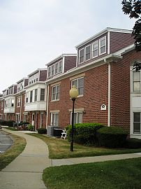 Updated townhouse, walk to T,Boston view in Quincy, MA (Photo 3 of 6)