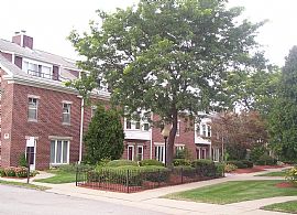 Updated townhouse, walk to T,Boston view in Quincy, MA (Photo 4 of 6)