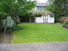 VERY CLEAN, BRIGHT TOWNHOUSE 3BDRM in Kent, WA (Photo 2 of 6)