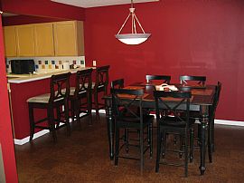 VERY CLEAN, BRIGHT TOWNHOUSE 3BDRM in Kent, WA (Photo 3 of 6)