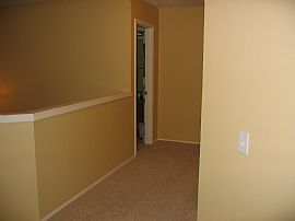 VERY CLEAN, BRIGHT TOWNHOUSE 3BDRM in Kent, WA (Photo 5 of 6)