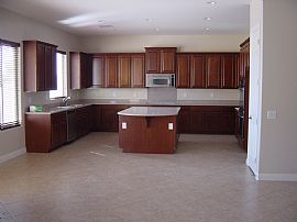 Golf Course guarded huge 3304 sqft 5b4.5 in Las Vegas, NV (Photo 2 of 6)