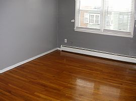 modern, bright,private home,quiet area  in Jersey City, NJ (Photo 2 of 6)