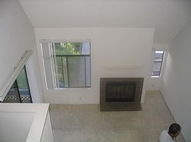 2 bed/2bath in the heart of the city in San Diego, CA (Photo 2 of 4)