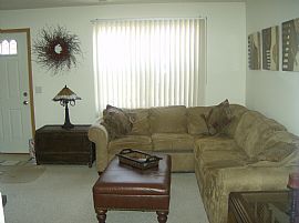 WONDERFULL TOWNHOMES FOR RENT in Wauconda, IL (Photo 2 of 6)