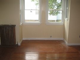 Spacious 3 bedrooms apartment in Brockton, MA (Photo 2 of 6)