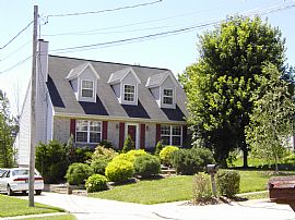Cape Cod 4BR 2BA Hardwood Stainless Pool in Burlington, KY