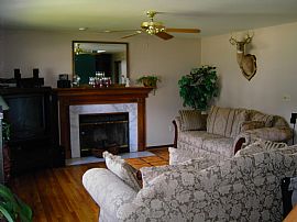 Cape Cod 4BR 2BA Hardwood Stainless Pool in Burlington, KY (Photo 2 of 6)