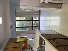 Condo Within Walking Distance to Metro in Derwood, MD (Photo 3 of 10)