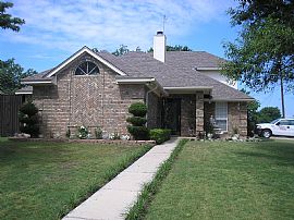 Beautiful Home For Rent Or Possible Sale in Krum, TX (Photo 2 of 2)