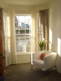  New Fully Furnished Waterfront Condo in Harrison, NJ (Photo 4 of 6)