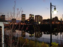  New Fully Furnished Waterfront Condo in Harrison, NJ (Photo 6 of 6)