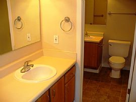 Great location - 2 pk slots Low Deposit in Lynnwood, WA (Photo 4 of 5)