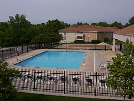 Huge 1 bedroom apt, balcony, lake view!! in Kansas City, MO (Photo 1 of 3)