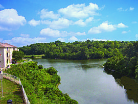 Huge 1 bedroom apt, balcony, lake view!! in Kansas City, MO