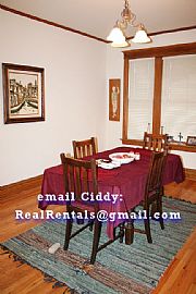 (#6845)Enourmous Two Bed, Bonus Sun Room in Chicago, IL (Photo 4 of 6)