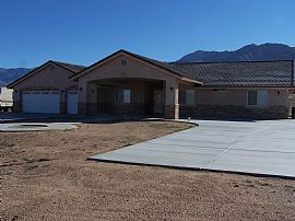 Beautiful new home for rent in Apple Valley, CA