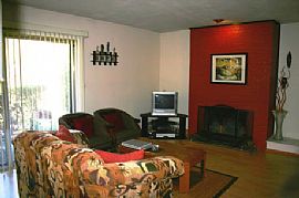 Well Maintained Spacious Condo in Woodbury, CT (Photo 3 of 6)