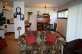 Well Maintained Spacious Condo in Woodbury, CT (Photo 6 of 6)