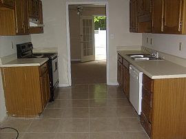 town home in Riverdale, GA (Photo 5 of 5)