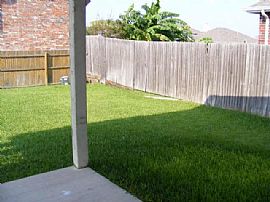 Spacious Family Home 3 bed 2.5 bath in Fort Worth, TX (Photo 2 of 3)