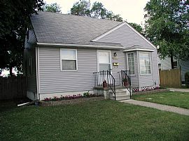 Cute Roseville Bungalow in Roseville, MI