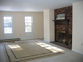 Spacious Home Great Location Save$300p/m in Hampstead, NH (Photo 3 of 6)