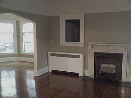 2br - VERY LARGE 2 br dn 1300 sq ft hdwd in Cleveland, OH (Photo 4 of 6)