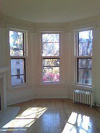 2 BEDROOM APT- LINCOLN PARK- in Lincoln Park, IL (Photo 2 of 6)