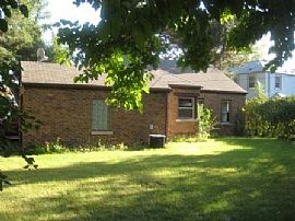 Spacious 2-bedroom single family  in Riverside, IL (Photo 2 of 2)
