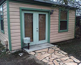 Vintage 1940s Hyde Park Home + Studio in Austin, TX (Photo 5 of 6)