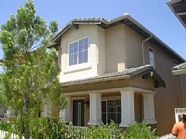 3 Bedroom/2.5 Baths Detached Home in Escondido, CA