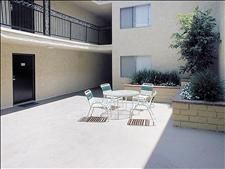 Spacious one bedroom apartment in Los Angeles, CA (Photo 3 of 3)