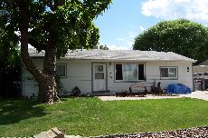 Cute & Clean  in Englewood, CO