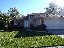 Beautifully Remodled Split-3Beds, 2Baths in Carol Stream, IL