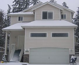 Spacious 3 bd, 2.5 bath, 2 car garage. in Federal Way, WA