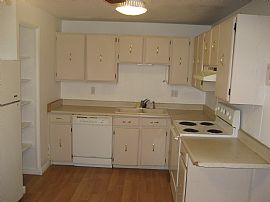 3 beds/2 baths, HEAT INCLUDED!! in Denver, CO