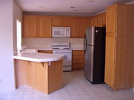 Spacious 2-story 4-bds home for rent in Las Vegas, NV (Photo 2 of 5)