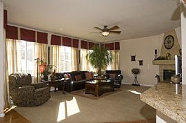 Beautiful Home in Great Neighborhood in Highlands Ranch, CO (Photo 4 of 6)